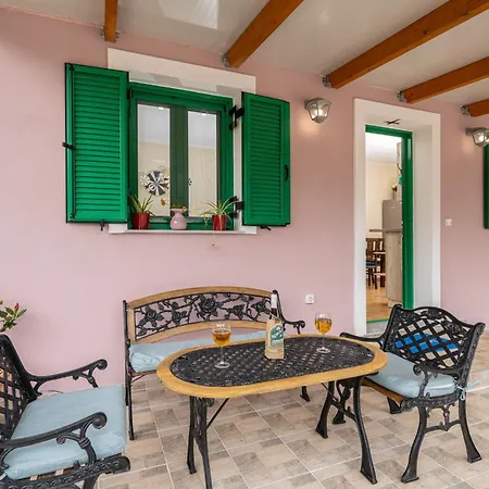 Lori بيت خشبي