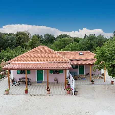 بيت خشبي Lori *